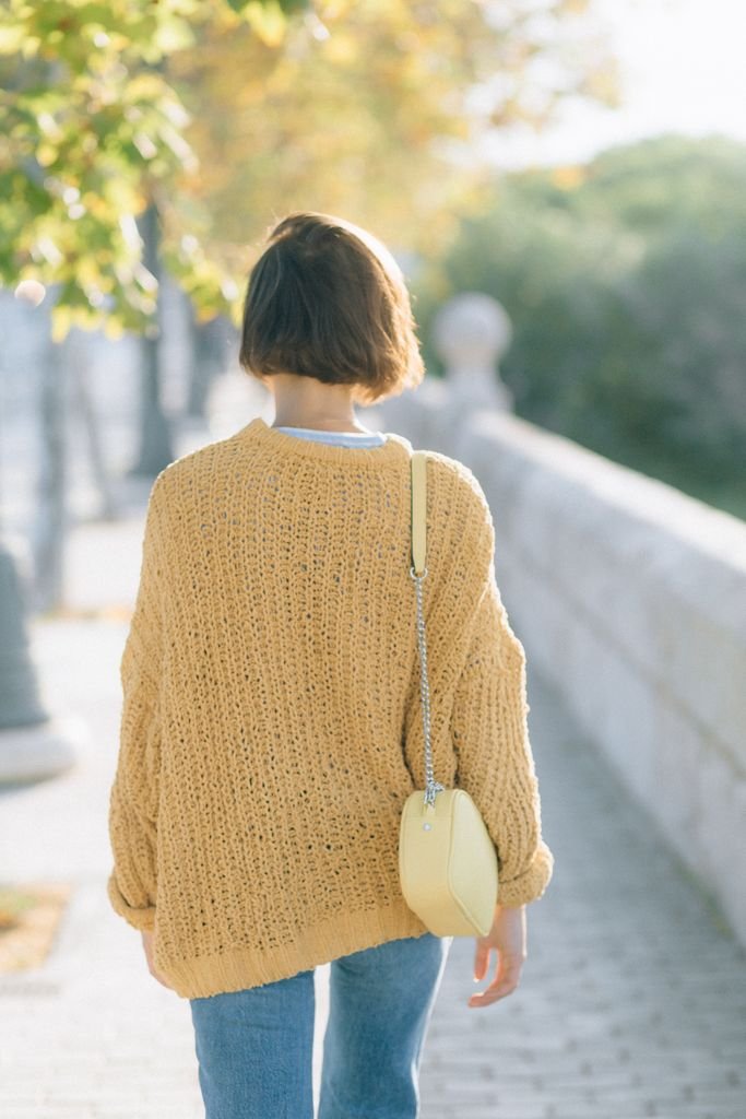 Casual fall outfit with straight jeans, chunky knit sweater and ankle boots