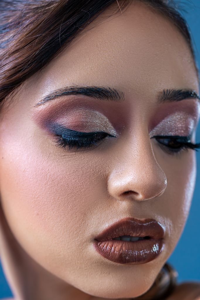 Evening makeup with champagne shimmer eyeshadow and soft lashes